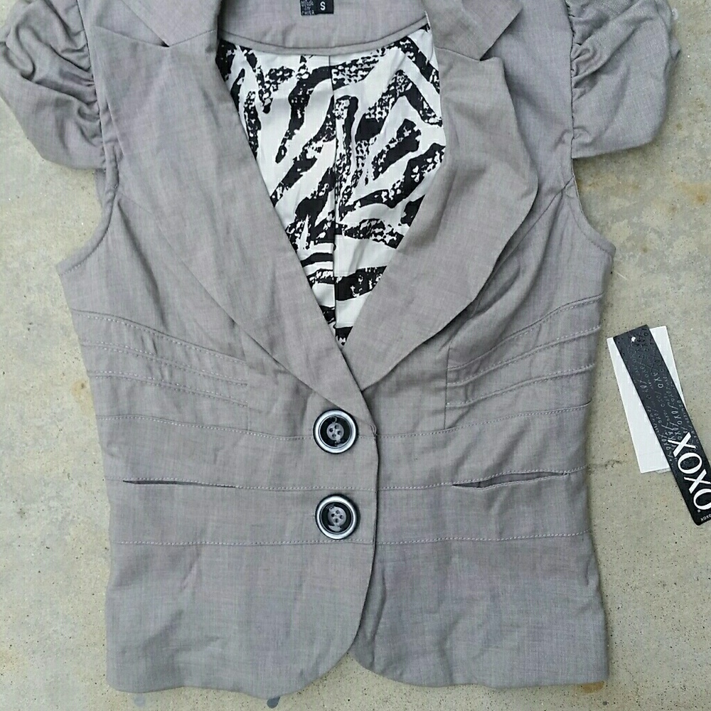 XOXO low v-neck vest, NWT